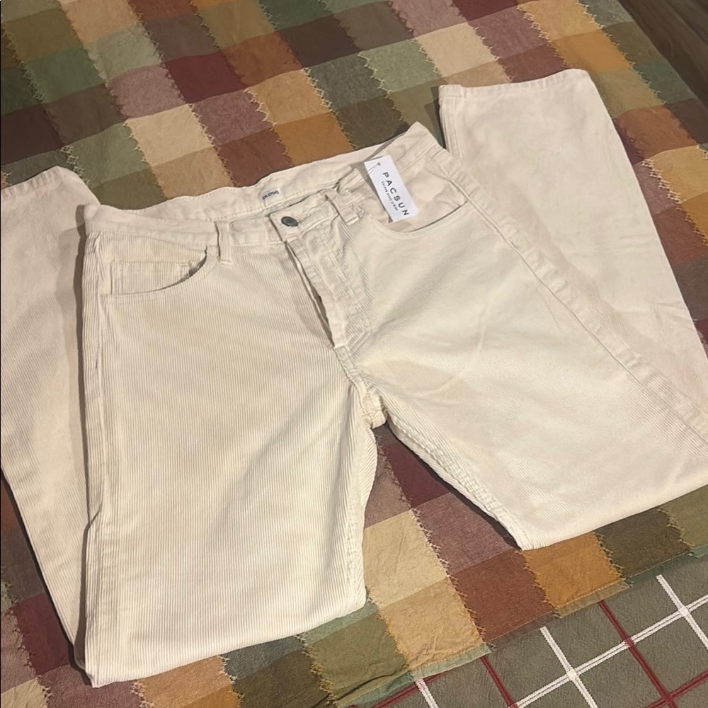 PacSun Cream Relaxed Jeans Timeless Comfort